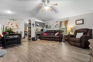 131 Sunray St, Mabank, TX 75156 - Photo 3