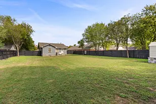 2425 S 2nd St, Waco, TX 76706 - Photo 35