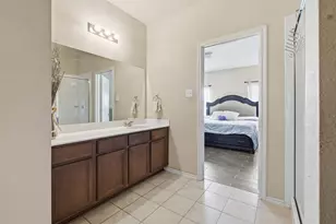 2020 Glen Hollow Dr, Lancaster, TX 75134 - Photo 17