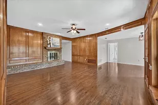 201 Oakhaven Dr, Grand Prairie, TX 75050 - Photo 9
