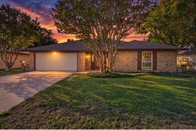 201 Oakhaven Drive, Grand Prairie, TX 75050 - Photo 1