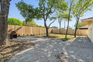 8570 Sweetwood Dr, Dallas, TX 75228 - Photo 27