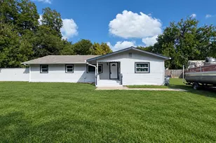 130 Center St, Nevada, TX 75173 - Photo 1