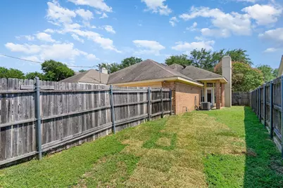 9709 Springtree Lane, Dallas, TX 75243 - Photo 21
