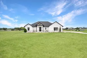 9060 Mitchell Bend Ct, Granbury, TX 76048 - Photo 7