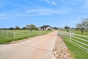 9060 Mitchell Bend Ct, Granbury, TX 76048 - Photo 3