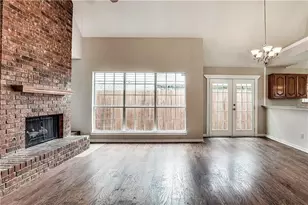 2134 Arbor Creek Dr, Carrollton, TX 75010 - Photo 3