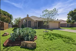 575 Tanglewood Dr, Burleson, TX 76028 - Photo 1