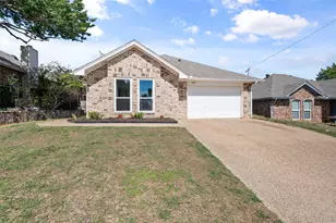 7437 Little Rock Ln, Fort Worth, TX 76120 - Photo 3