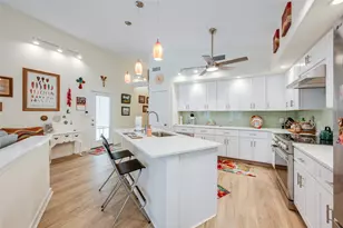 1031 Grandview Ave, Dallas, TX 75223 - Photo 9