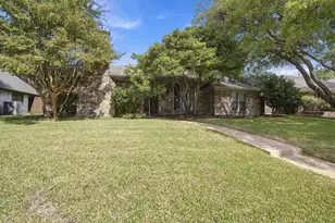 9947 Chimney Hill Ln, Dallas, TX 75243 - Photo 31