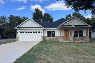 207 S Washington St, Cleburne, TX 76031 - Photo 1
