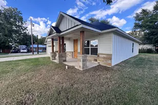 207 S Washington St, Cleburne, TX 76031 - Photo 3