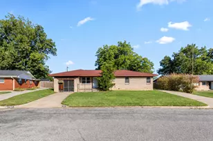 707 Gayle St, Burkburnett, TX 76354 - Photo 3