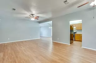 6221 St Leonard Dr, Arlington, TX 76001 - Photo 5
