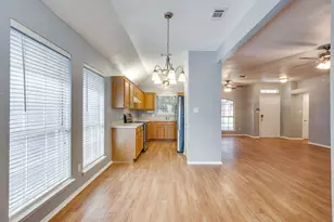 6221 St Leonard Dr, Arlington, TX 76001 - Photo 9