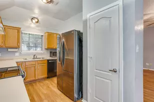 6221 St Leonard Dr, Arlington, TX 76001 - Photo 13