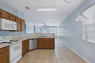 12652 Oakwood Cir, Fort Worth, TX 76040 - Photo 13