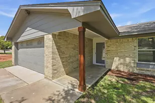 6106 Laredo Ct, Granbury, TX 76049 - Photo 3