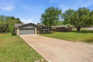 6106 Laredo Ct, Granbury, TX 76049 - Photo 9