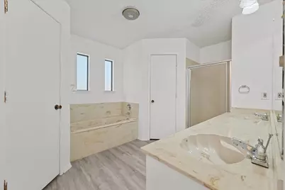 1105 Lakeview Drive, Azle, TX 76020 - Photo 11