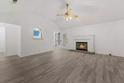 1105 Lakeview Drive, Azle, TX 76020 - Photo 5