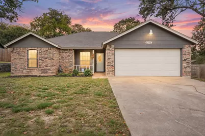 1105 Lakeview Drive, Azle, TX 76020 - Photo 1