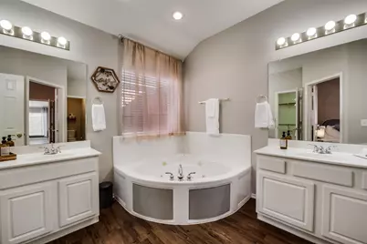 2732 Excalibur Drive, Grand Prairie, TX 75052 - Photo 21