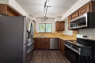 3805 Brookfield Dr, Arlington, TX 76001 - Photo 3