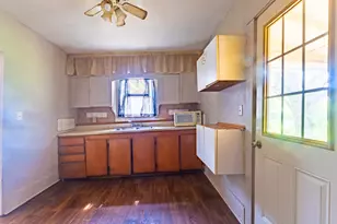 720 Texas St, Graham, TX 76450 - Photo 11