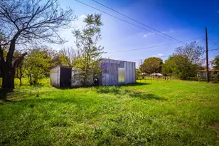 720 Texas St, Graham, TX 76450 - Photo 17