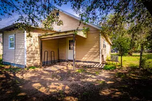720 Texas St, Graham, TX 76450 - Photo 19