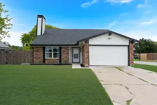 506 E Springdale Ln, Grand Prairie, TX 75052 - Photo 3