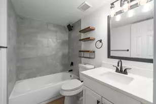 506 E Springdale Ln, Grand Prairie, TX 75052 - Photo 21