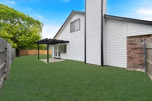 506 E Springdale Ln, Grand Prairie, TX 75052 - Photo 35