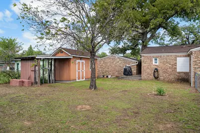 920 Avenue C, Lacy Lakeview, TX 76705 - Photo 21