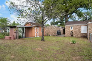 920 Avenue C, Lacy Lakeview, TX 76705 - Photo 21