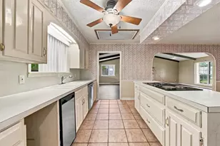 741 S 1st St, Hewitt, TX 76643 - Photo 15
