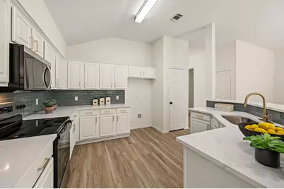 10805 Pebblecreek Court, Benbrook, TX 76126 - Photo 7