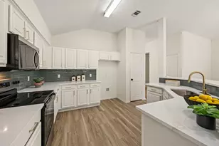 10805 Pebblecreek Ct, Benbrook, TX 76126 - Photo 7