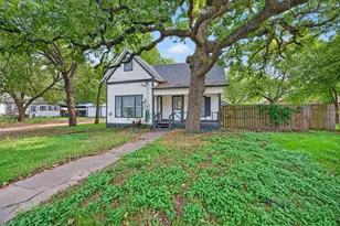 707 S Robinson St, Cleburne, TX 76031 - Photo 25