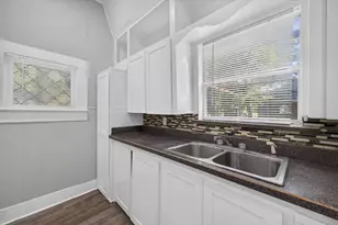 707 S Robinson St, Cleburne, TX 76031 - Photo 5