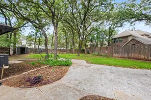 1000 Sean Ct, Hurst, TX 76053 - Photo 31