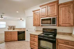 826 Rambling Ct, Granbury, TX 76049 - Photo 11
