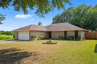 407 Lumpkin Drive, Ennis, TX 75119 - Photo 7