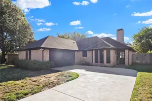 409 Odell St, Cleburne, TX 76033 - Photo 1