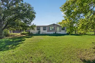 700 Kim Ct, Cleburne, TX 76031 - Photo 1