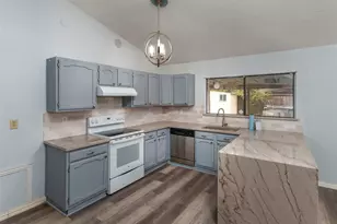 826 Camino Ct, Grand Prairie, TX 75052 - Photo 9