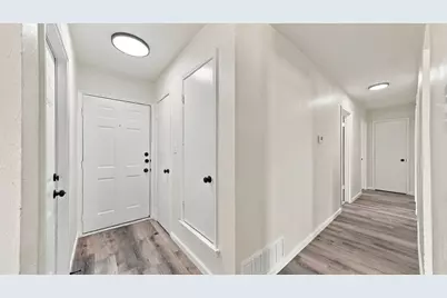 901 W Apache Trail, Granbury, TX 76048 - Photo 5