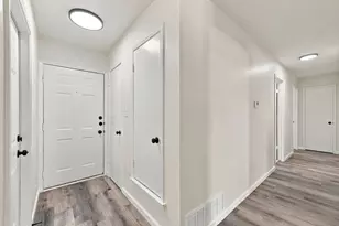 901 W Apache Trail, Granbury, TX 76048 - Photo 5